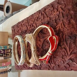 3 clampers 2 bows and seafood green